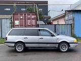 Volkswagen Passat 1993 годаfor1 100 000 тг. в Есик