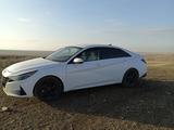 Hyundai Elantra 2021 года за 8 200 000 тг. в Актобе