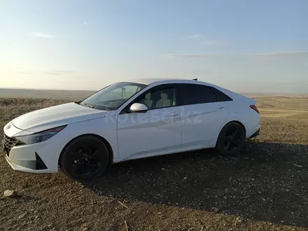 Hyundai Elantra 2021 года за 8 200 000 тг. в Актобе