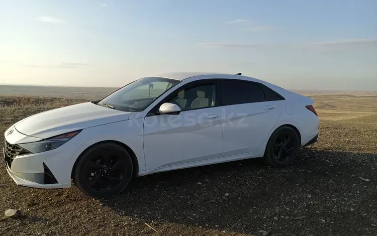 Hyundai Elantra 2021 года за 8 200 000 тг. в Актобе