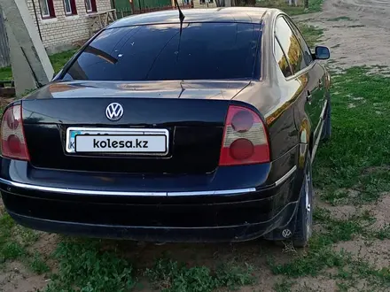Volkswagen Passat 2001 года за 1 800 000 тг. в Уральск – фото 2