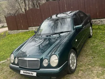 Mercedes-Benz E 280 1997 года за 3 700 000 тг. в Алматы