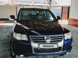 Volkswagen Touareg 2008 года за 5 500 000 тг. в Алматы – фото 2