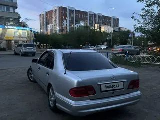 Mercedes-Benz E 230