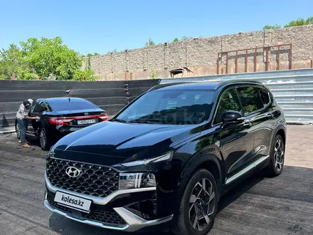 Hyundai Santa Fe 2023 года за 23 000 000 тг. в Алматы