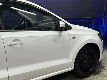 Volkswagen Polo 2014 года за 4 100 000 тг. в Актобе – фото 2