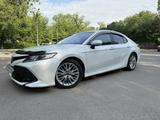 Toyota Camry 2018 года за 10 000 000 тг. в Алматы – фото 2
