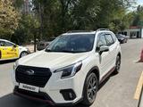 Subaru Forester 2022 года за 14 500 000 тг. в Алматы – фото 2