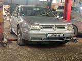 Volkswagen Golf 2003 годаүшін2 700 000 тг. в Жезказган