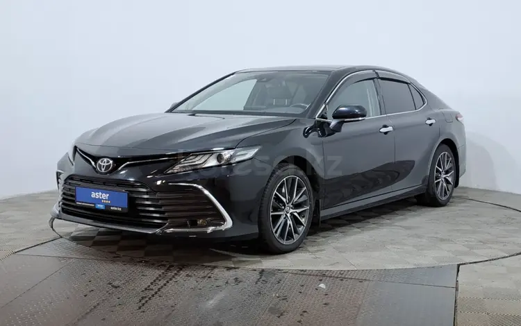 Toyota Camry 2023 года за 14 750 000 тг. в Астана