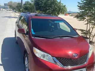 Toyota Sienna, 2010