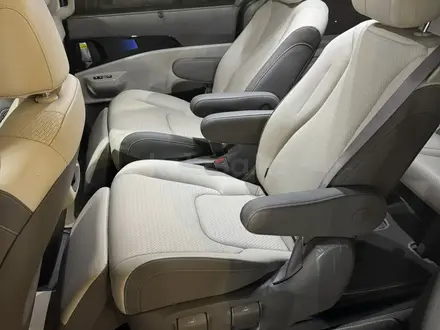 Kia Carnival 2024 года за 21 000 000 тг. в Алматы – фото 13