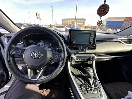 Toyota RAV4 2019 года за 14 000 000 тг. в Атырау – фото 9