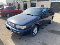Volkswagen Passat 1995 года за 1 400 000 тг. в Уральск