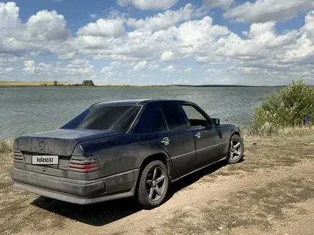 Mercedes-Benz E 230 1991 года за 1 800 000 тг. в Караганда – фото 5