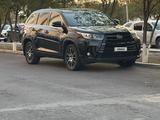 Toyota Highlander 2018 года за 13 000 000 тг. в Жанаозен