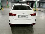 Hyundai Accent 2021 года за 7 929 192 тг. в Усть-Каменогорск – фото 4