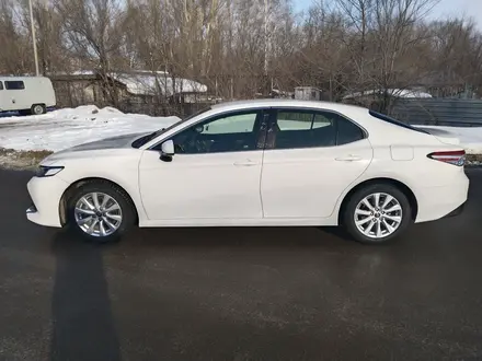 Toyota Camry 2017 года за 12 000 000 тг. в Усть-Каменогорск – фото 2