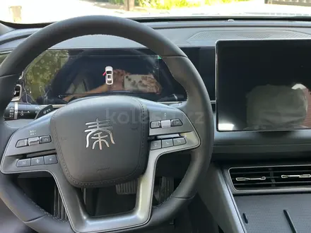 BYD Qin L DM-i Leading 2025 года за 9 290 000 тг. в Алматы – фото 4