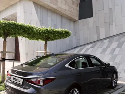 Lexus ES 250 2022 года за 24 000 000 тг. в Алматы – фото 19