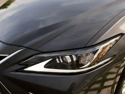 Lexus ES 250 2022 года за 24 000 000 тг. в Алматы – фото 25