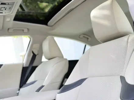 Lexus ES 250 2022 года за 24 000 000 тг. в Алматы – фото 29