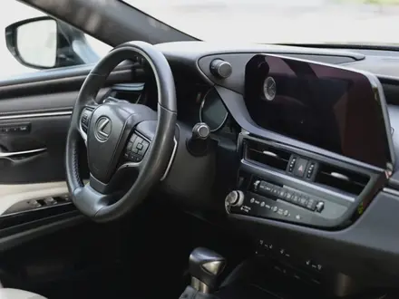Lexus ES 250 2022 года за 24 000 000 тг. в Алматы – фото 33