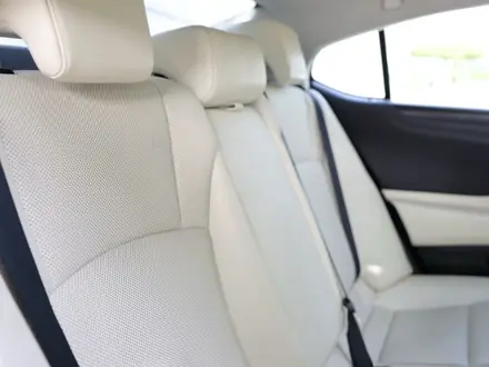 Lexus ES 250 2022 года за 24 000 000 тг. в Алматы – фото 35