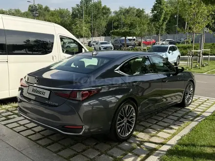 Lexus ES 250 2022 года за 24 000 000 тг. в Алматы – фото 3