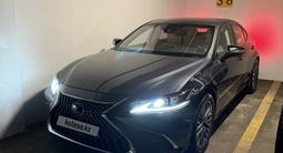 Lexus ES 250 2022 года за 24 000 000 тг. в Алматы