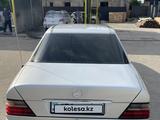 Mercedes-Benz E 320 1993 года за 2 600 000 тг. в Шымкент – фото 4