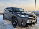 Toyota Highlander 2018 года за 18 100 000 тг. в Алматы – фото 2