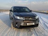 Toyota Highlander 2018 года за 18 100 000 тг. в Алматы – фото 4