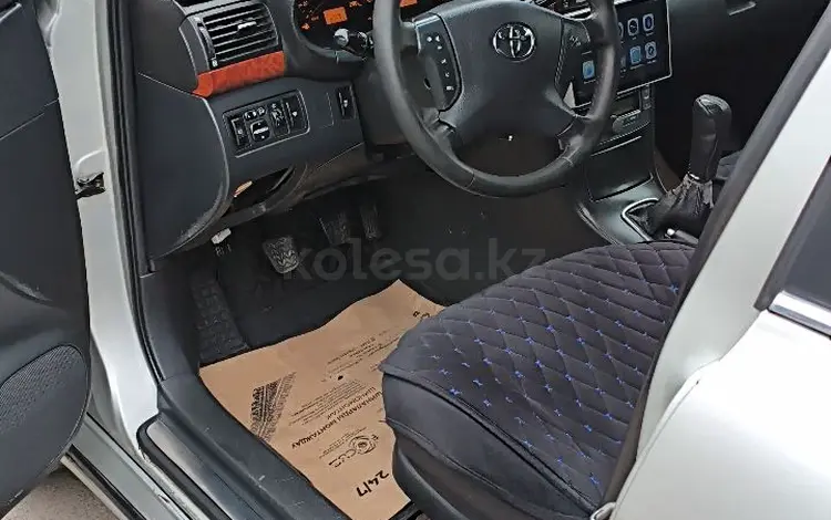Toyota Avensis 2004 годаүшін2 600 000 тг. в Астана