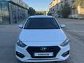 Hyundai Solaris 2018 года за 4 900 000 тг. в Атырау – фото 2