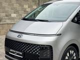 Hyundai Staria 2023 годаүшін23 700 000 тг. в Алматы – фото 2