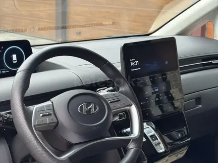 Hyundai Staria 2023 года за 23 700 000 тг. в Алматы – фото 20