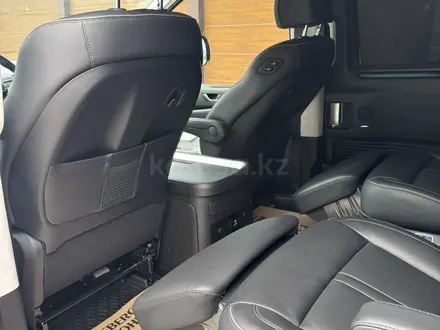 Hyundai Staria 2023 года за 23 700 000 тг. в Алматы – фото 28