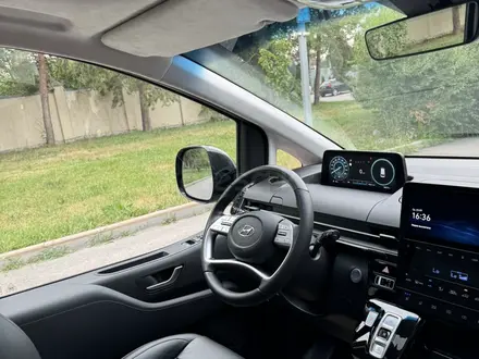 Hyundai Staria 2023 года за 23 700 000 тг. в Алматы – фото 46