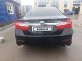 Toyota Camry 2013 года за 10 500 000 тг. в Актобе – фото 2