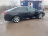 Toyota Camry 2013 года за 10 500 000 тг. в Актобе – фото 3