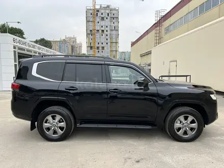 Toyota Land Cruiser 2023 года за 47 500 000 тг. в Актобе – фото 2