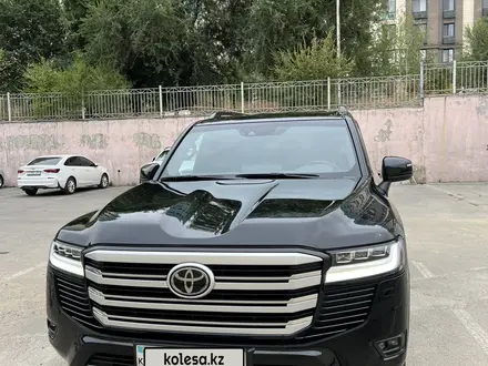 Toyota Land Cruiser 2023 года за 47 500 000 тг. в Актобе