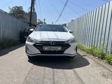 Hyundai Elantra 2019 годаүшін7 200 000 тг. в Алматы