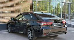 Toyota Camry Luxe 2023 года за 16 100 000 тг. в Астана – фото 2