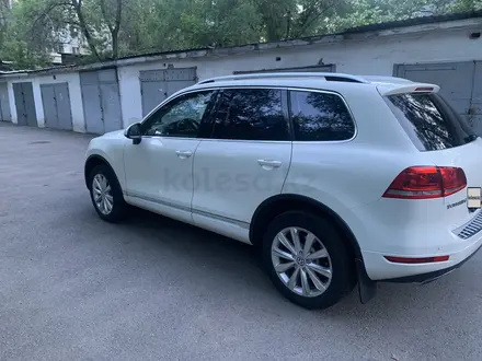 Volkswagen Touareg 2011 года за 13 500 000 тг. в Алматы – фото 11