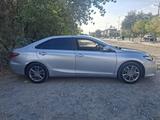 Toyota Camry 2015 года за 6 500 000 тг. в Атырау – фото 4