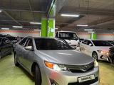 Toyota Camry 2013 года за 9 200 000 тг. в Актобе – фото 2