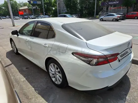 Toyota Camry 2023 года за 18 500 000 тг. в Алматы – фото 2