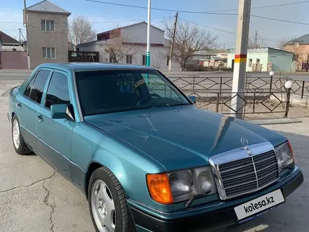 Mercedes-Benz E 220 1993 года за 2 450 000 тг. в Кызылорда – фото 3